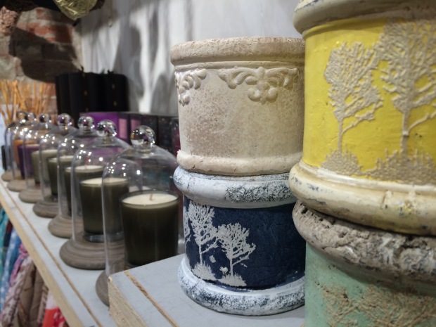 Elegant candles in the Uneeka.life shop